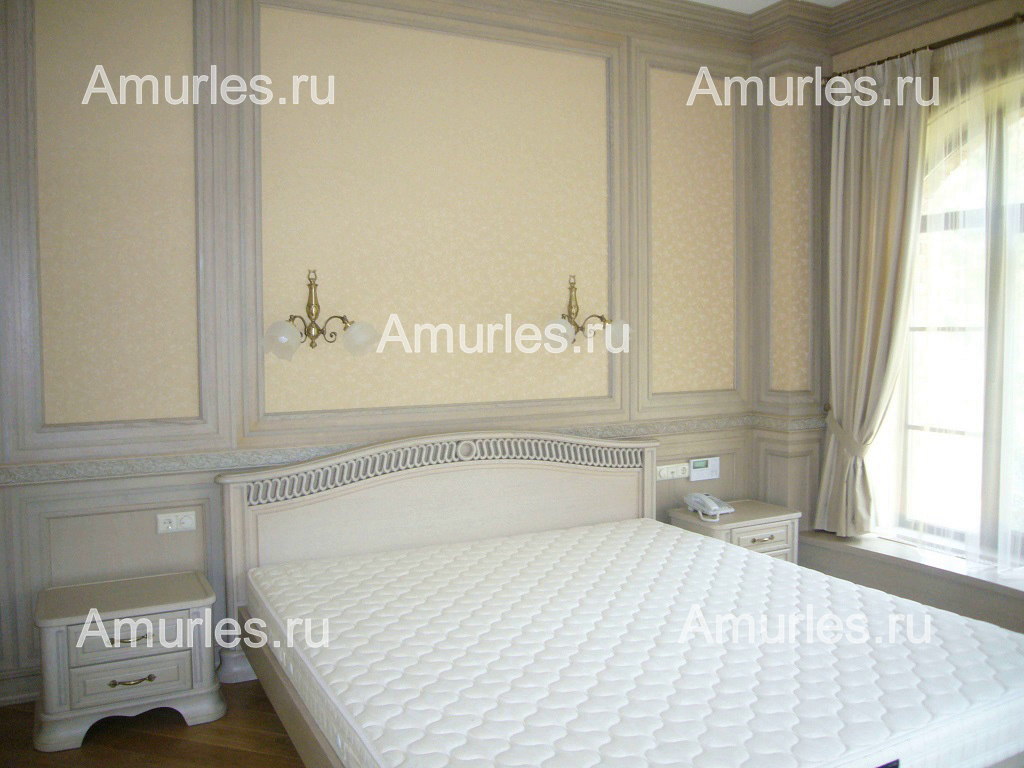 Панели буазери с тканью в спальне для примыкания кровати в одном стиле