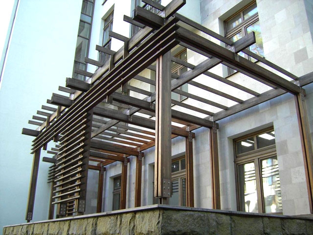 Декоративное оформление террасы административного здания Amurles.ru