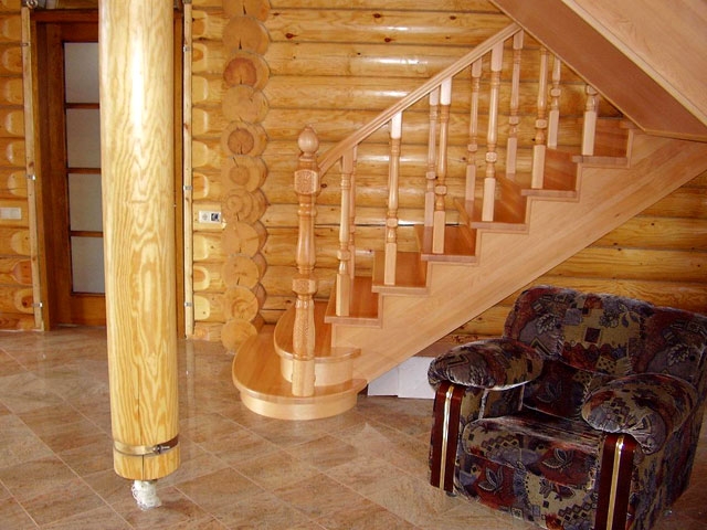 Деревянная лестница из бука Amurles.ru