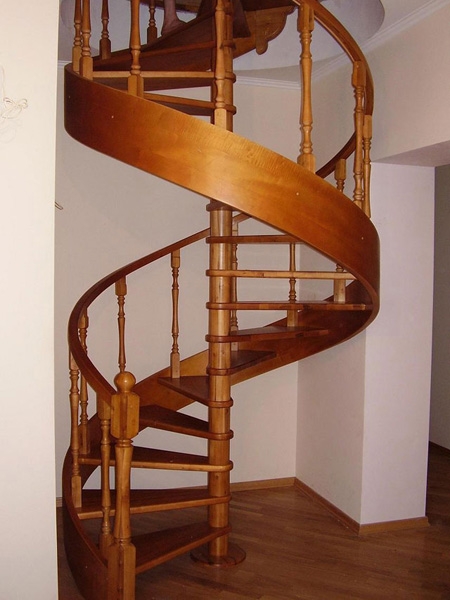 Винтовая лестница на мансарду Amurles.ru