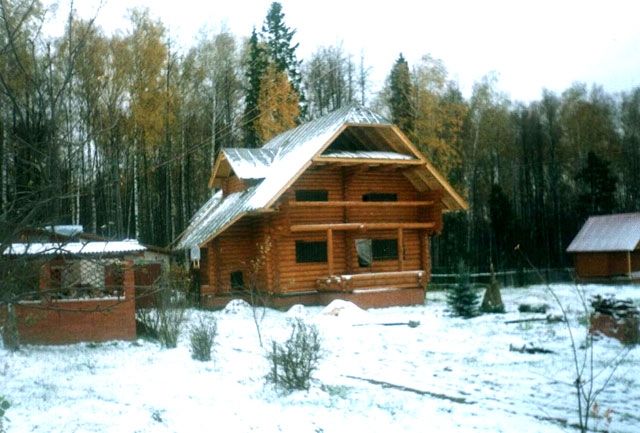 Сруб деревянного дома из цилиндрованного бревна Amurles.ru