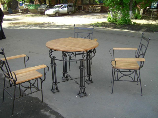 Дачная мебельная группа, сочетание ковки и дерева Amurles.ru