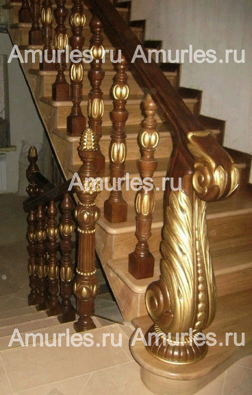 Лестница из ясеня в классическом стиле