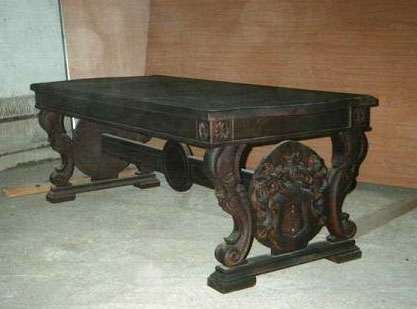 Обеденный стол с резьбой из дуба в стиле Ренессанса Amurles.ru