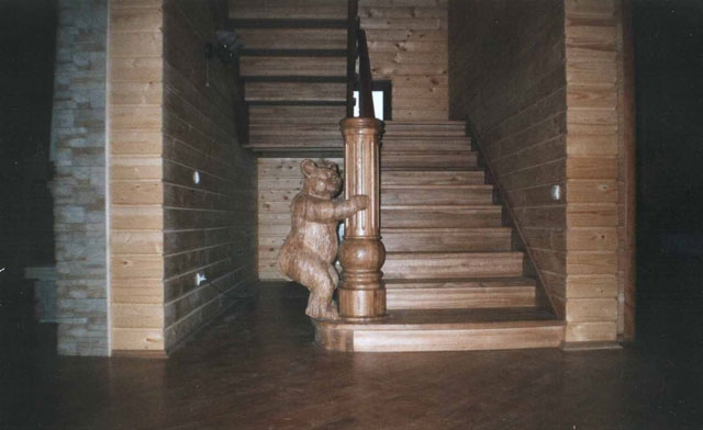 Скульптура медведя, резьба по дереву Amurles.ru